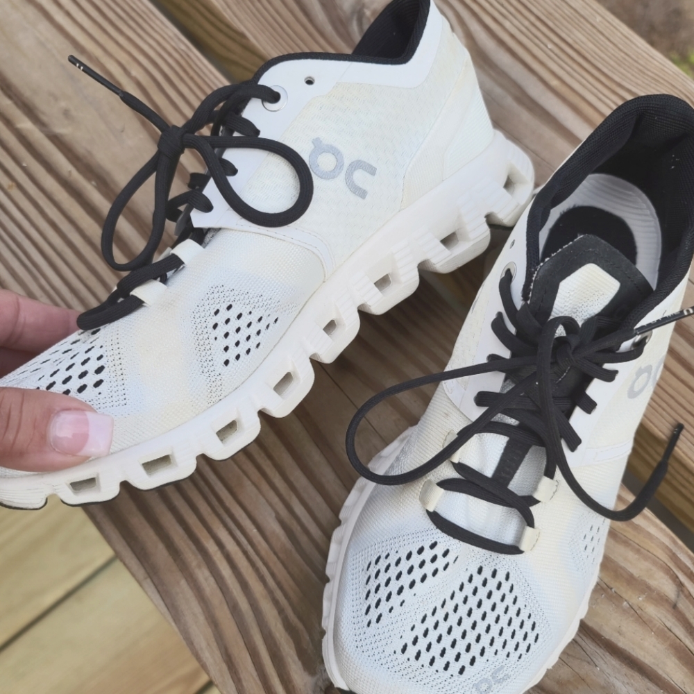 On Cloud X white training shoe, size 5 1/2